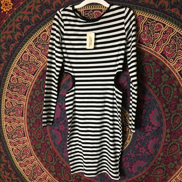 Forever 21 Knee Length Dress - Picture 1 of 3